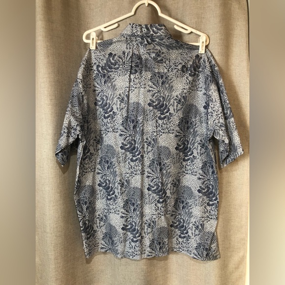 Tori Richard’s•short sleeve button down•large•blue & white floral•cotton lawn - Picture 2 of 10